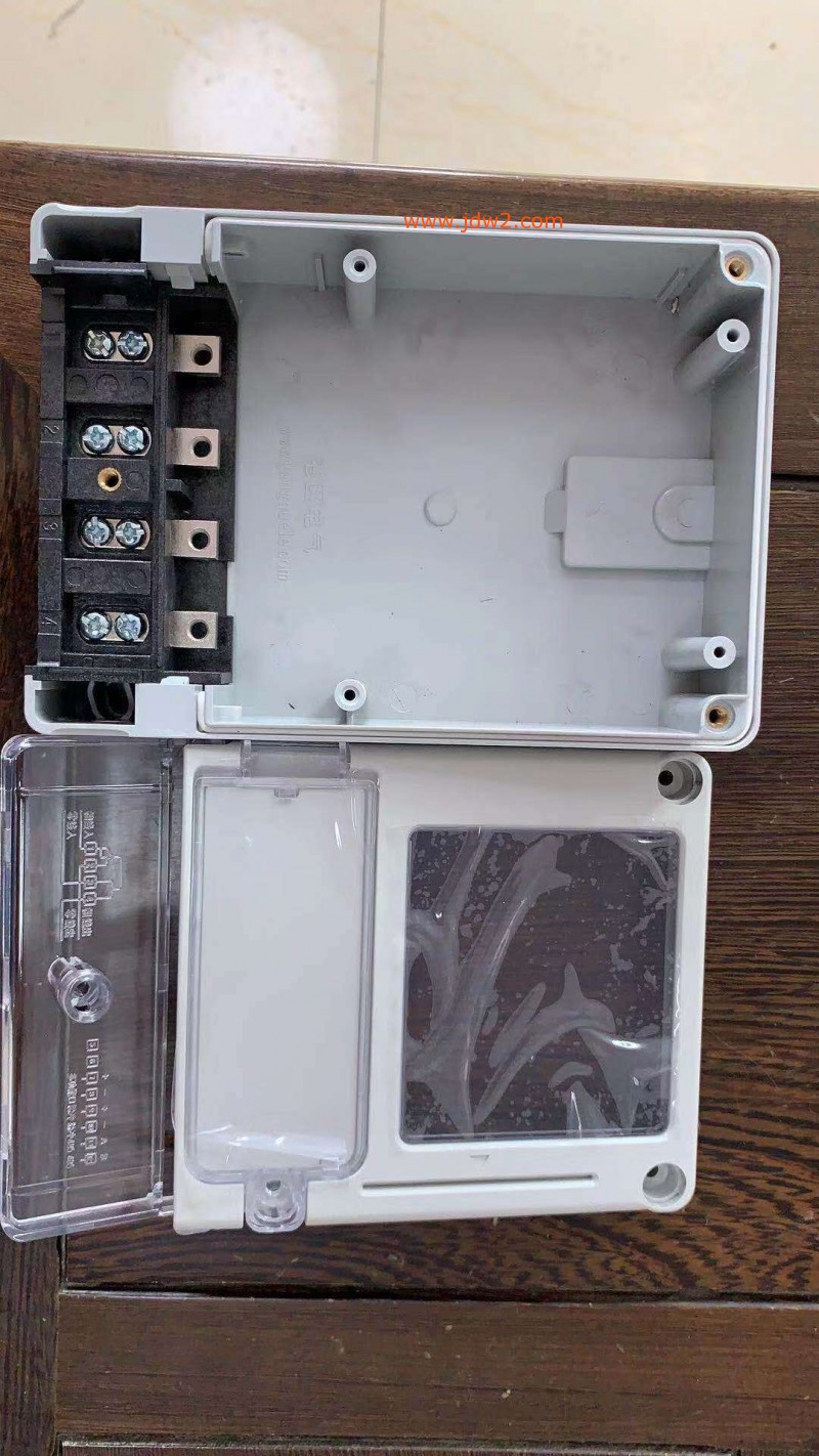 13558585360_1788485779